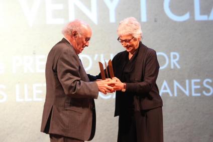 Joan Veny reivindica la unitat de la llengua en rebre el 47è Premi d'Honor de les Lletres Catalanes