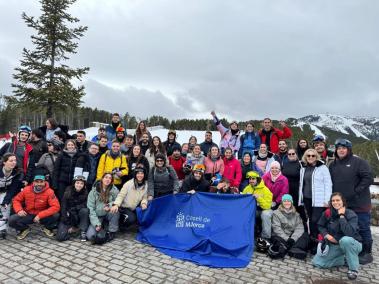 Imatge de grup dels participants d'una tongada del programa 'Joves a la Neu'.