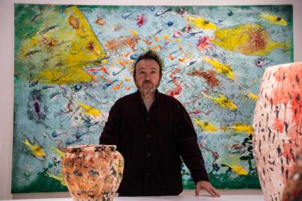 El felanitxer Miquel Barceló a la mostra de peixos i toros que s'exposa a Madrid.