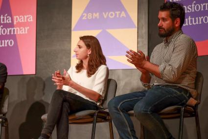 Lucía Muñoz (Podem) i Juanjo Martínez (EUIB) en un acte