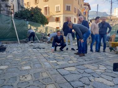 El president del Consell, Llorenç Galmés amb el batle i regidors de Sóller.