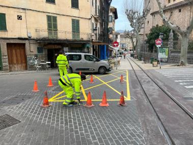 Prohibit aturar-se a les vies del tramvia