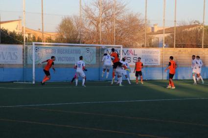 El Sóller oferí uns 30 darrers minuts de somni a Son Cladera. FOTO: EVA SEGUÍ
