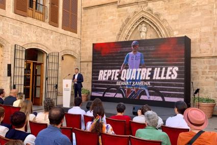 Acto de presentación del proyecto '4 illles, un repte solidari' en el Consolat de Mar.