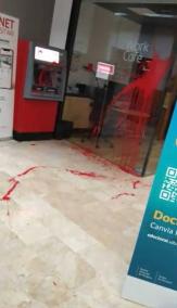 Acció solidària amb Palestina contra les oficines del Santander a la UIB pel Dia de la Nakba