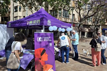 Centenars de persones han participat en la Diada del Voluntariat.