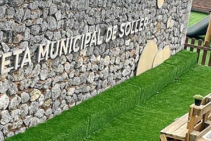 SOLLER - Les famv?lies titllen de âÃÃ²brindis al solâÃÃ´ la construcciv= dâÃÃ´una nova escoleta municipal.

Demanen â