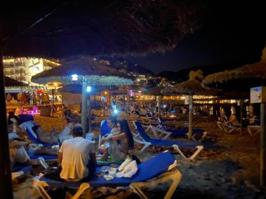 Animada i multitudinària vetllada de Sant Joan a les platges del Port de Sóller