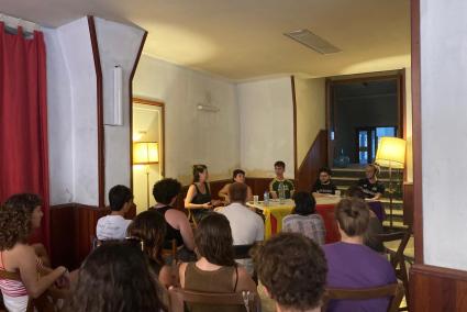 Imatge durant la taula redona a l'Espai Goya.