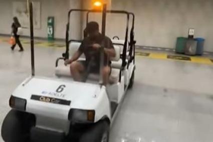 El vídeo del turista alemany ha provocat molta indignació i crítiques a les xarxes socials.