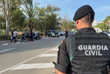 La Guàrdia Civil ha detingut quatre dels implicats en un presumpte intent d'atropellament a diversos agents.