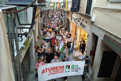 Imatges de la comitiva al carrer de sa Lluna.