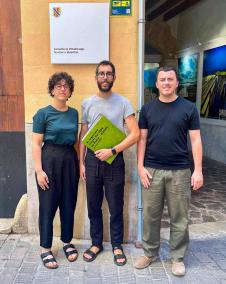 Imatge dels regidors de Més per Sa Pobla (d'esquerra a dreta: Catalina M. Serra, Antoni Simó Tomàs i Biel Payeras)