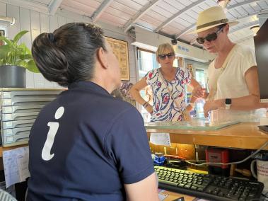 Juliol de rècord amb 10.433 visites a l’Oficina d’Informació Turística