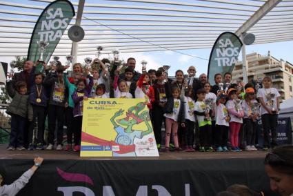 Un miler de nins i nines participen en la carrera de Reis del Parc de Ses Estacions.