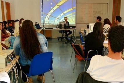 Tallers d'orientació laboral i emprenedoria.