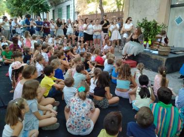 Marga Serrano obri Sant Bartomeu amb el pregonet