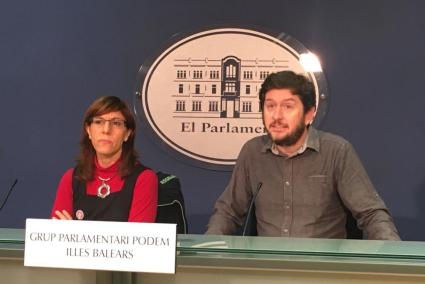 El President Del Grup Parlamentari Podem, Alberto Jarabo i la portaveu, Laura Camargo.