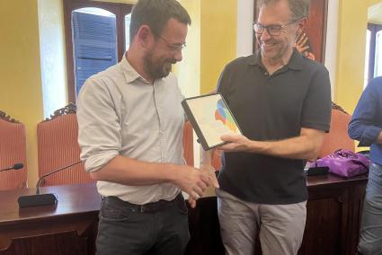 Els batles Lluc Salellas i Miquel Oliver encapçalen una trobada institucional marcada per la voluntat de cooperació i intercanvi cultural.