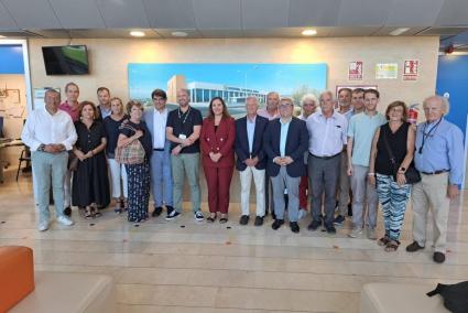 Autoritats i membres del Rotary Club d’Inca inauguraren al juliol la nova sala destinada als familiars dels pacients.