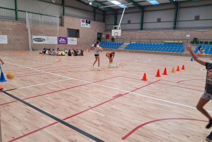 El Joventut Mariana estrena el parquet d'Es Puig