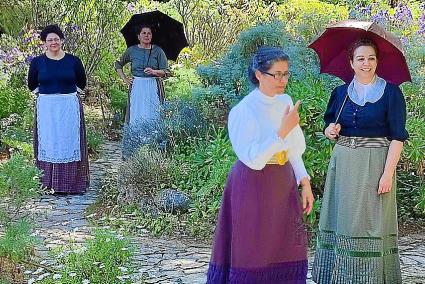 Imatge d’arxiu d’una representació al municipi de la vestimenta utilitzada al segle XIX.