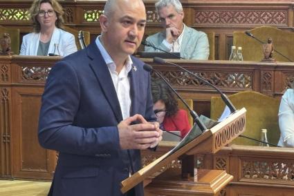 El portaveu d’El Pi al Consell, Antoni Salas, ha criticat durament la gestió d'AENA.