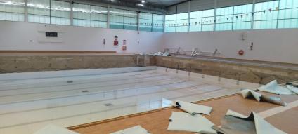 Durant aquests dies han retirat el ‘liner’ de la piscina.
