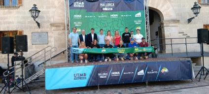 Avui s'ha fet la presentació a Plaça. A la imatge autoirtats, responsables i alguns dels atletes més renombrats que correran aquest cap de setmana. F: MAC