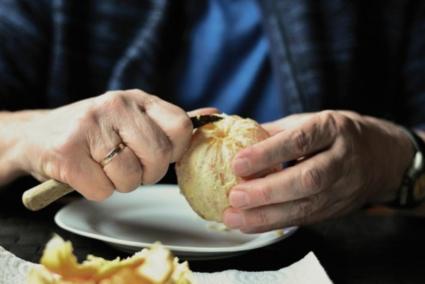 Un estudio revela desnutrición en el 90% de los usuarios de una residencia de personas mayores de Mallorca