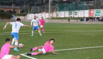 Jugada d'un dels dos gols de Miguel Ángel González. FOTO: EVA SEGUÍ