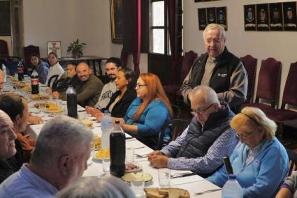 El Bisbe de Mallorca va oferir un dinar a persones sense recursos i en risc d'exclusió social.