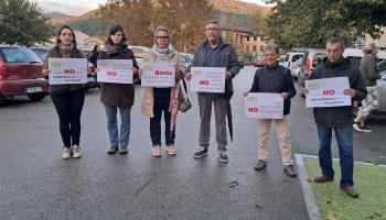 Integrants de Més amb missatges de rebuig al projecte.