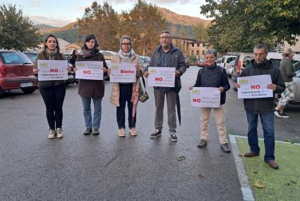 Integrants de Més amb missatges de rebuig al projecte.