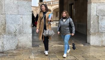 La Fiscalia considera que els fets que es jutjaran no són constitutius de cap delicte i sol·licita la lliure absolució de Caterina Mas.