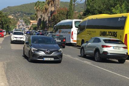 SOLLER - CIRCULACION - Continua el caos a la carretera de Desviament a lâespera de la reforma.El Consell afirma que tendrÃ e