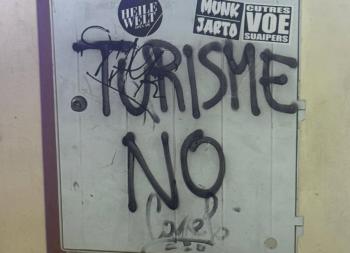 Sucesos.- Aparecen pintadas vandálicas en Alcúdia y la Policía Local advierte a los autores: "El momento llegará"