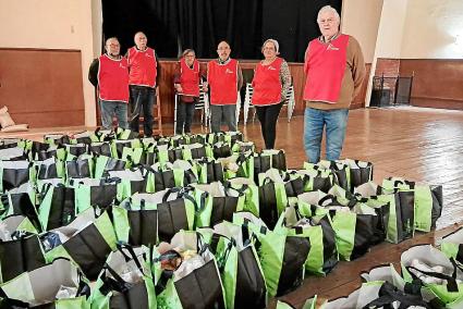 Es Rebost reparteix 92 paneres de Nadal, un 18% menys que l’any anterior
