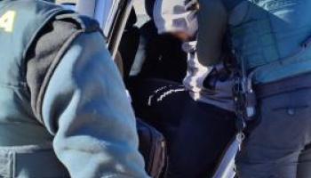 Dos motoristes de 18 i 19 anys arrestats per robatori després de caure durant una persecució a Sóller