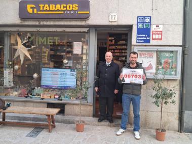 Bartomeu Oliver (pare i fill) a l'estanc del carrer Bauzá.