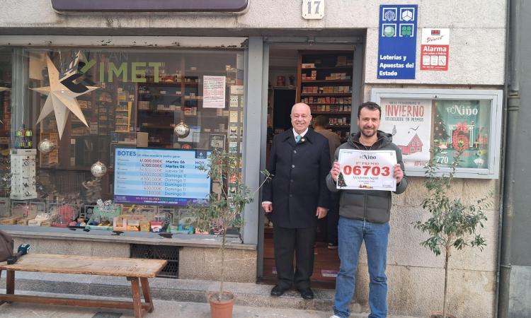 Bartomeu Oliver (pare i fill) a l'estanc del carrer Bauzá.
