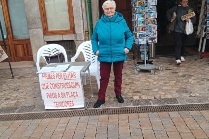 Recullen firmes per evitar la construcció de pisos a Teixidores