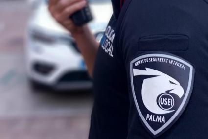 La Policia Local de Palma va interceptar un home que bloquejava un autobús de l'EMT i amenaçava usuaris de la via.