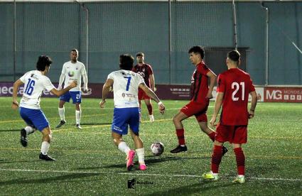 Una acció del partit de Manacor. Foto: Aureliuss