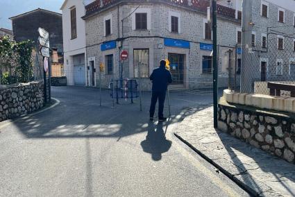 Moment del tancament del camí de Cas Jurat.