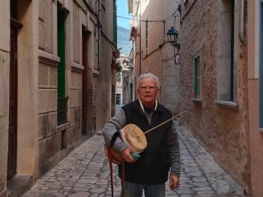 Entre les gloses preferides de Pere Bisbal es troba «Mon pare carbó va fer» i «¿Qué es la política (padre)?».