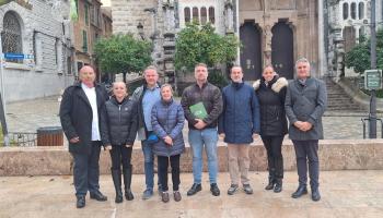 Integrants de Vox en una visita a Sóller.