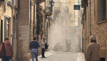 Els Bombers i la Policia controlen un incendi en un habitatge del carrer de Sa Mar