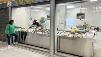 La peixateria del Mercat estrena nova ubicació dins la nau central