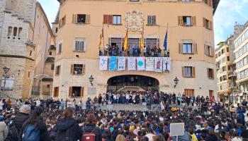 La Plaça acull a les escoles del municipi en un acte pel Dia de la Pau